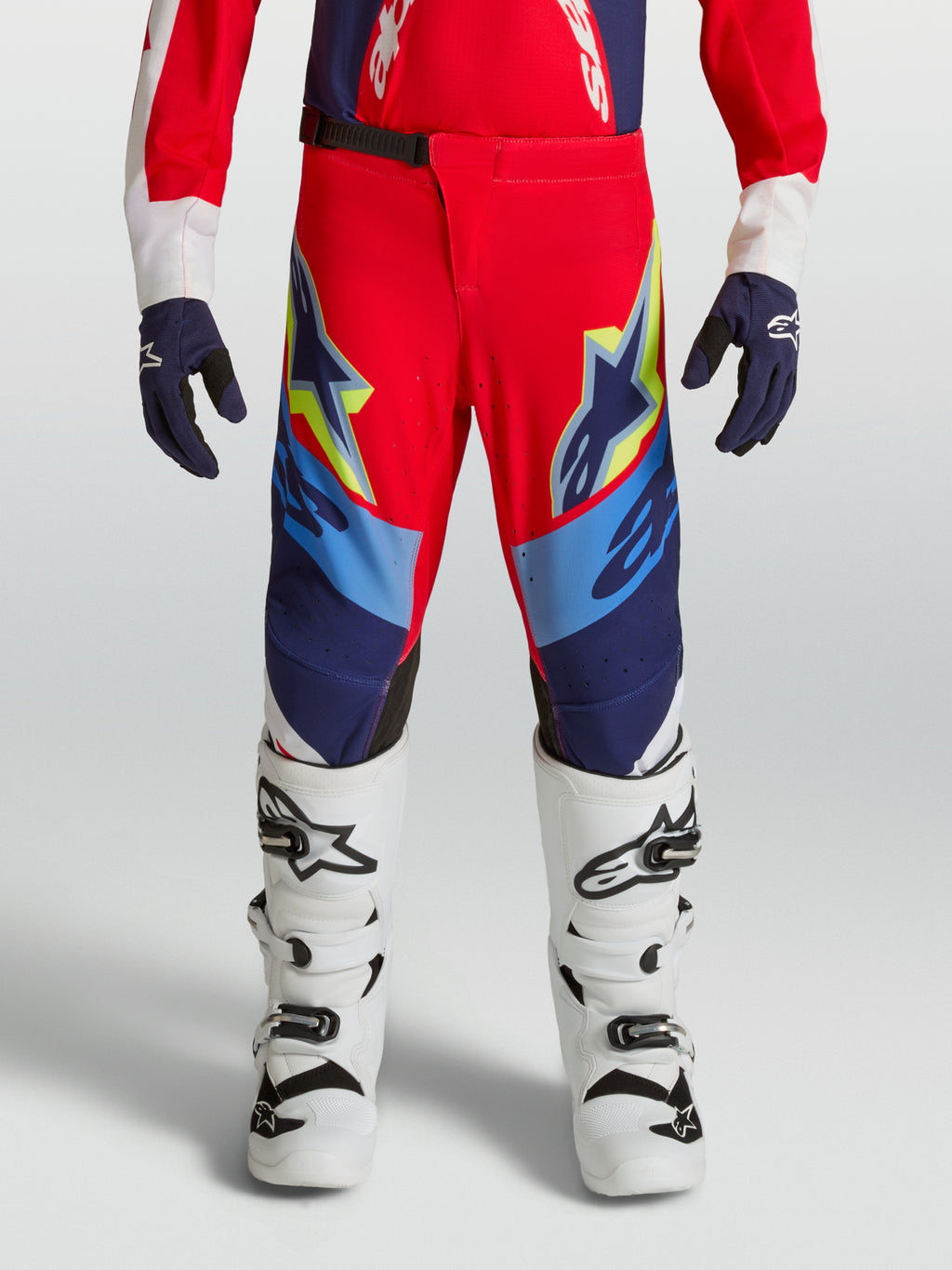 Alpinestars pantalones Supertech Dyna Juvenil rojos y azul marino, diseño de motocross con ajuste atlético para carreras.