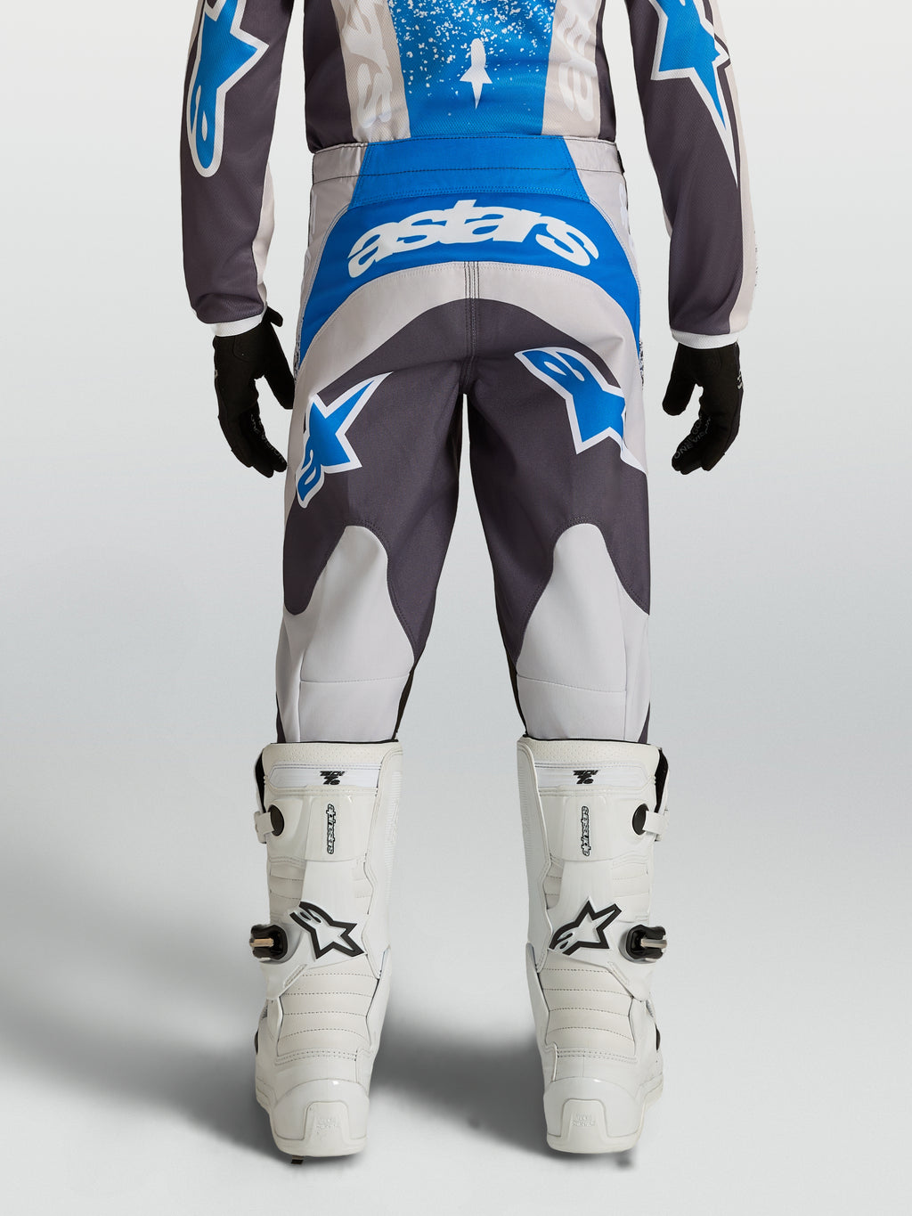 Alpinestars Pantalones Fluid Drag Juvenil, pantalones de motocross grises y azules, ajuste ergonómico para jóvenes pilotos.