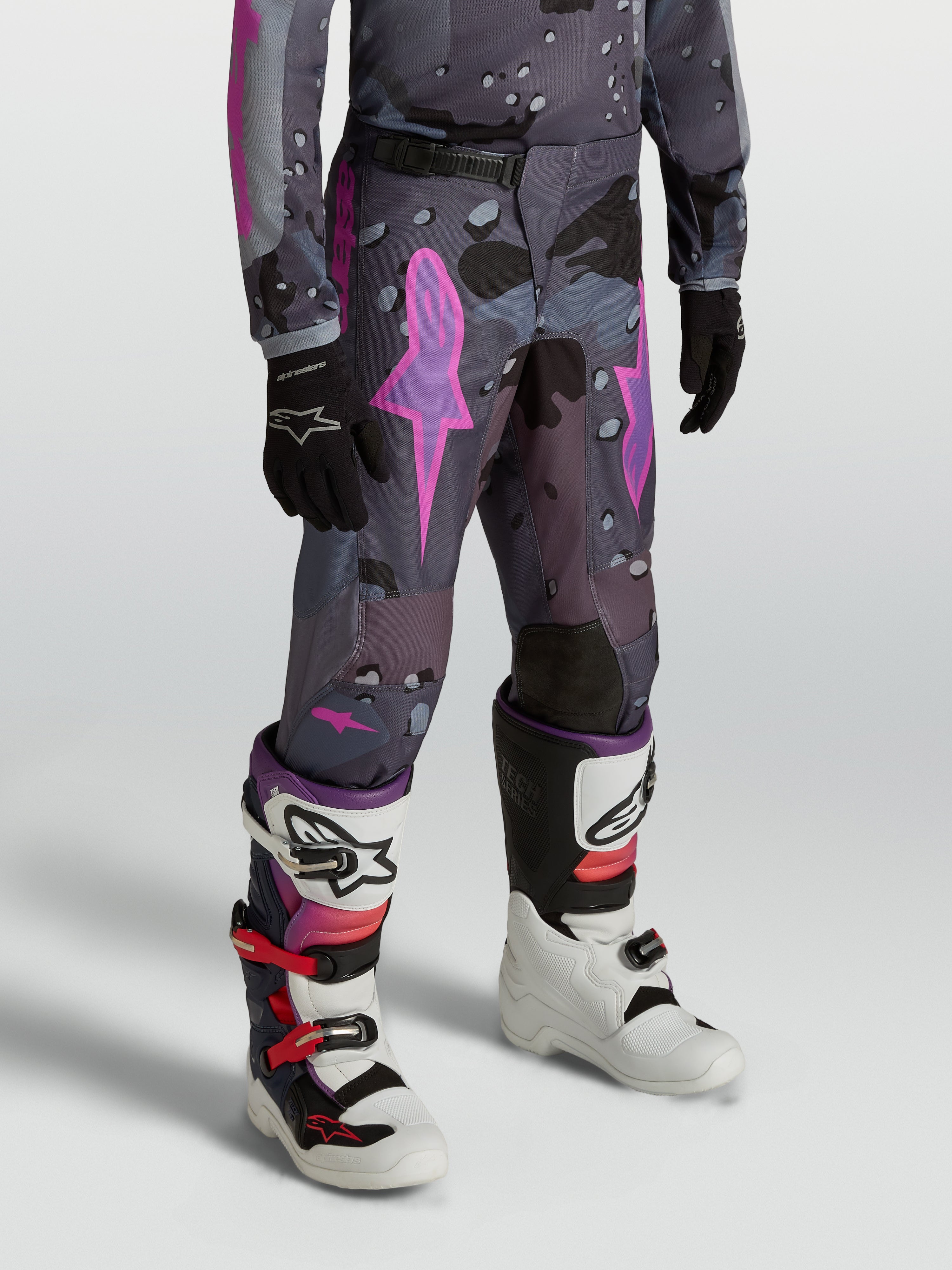 Pantalones Alpinestars Fluid Lone Juveniles, pantalones de motocross para niños, color gris camuflaje y morado, con construcción de polifabric 600D para conducción off-road