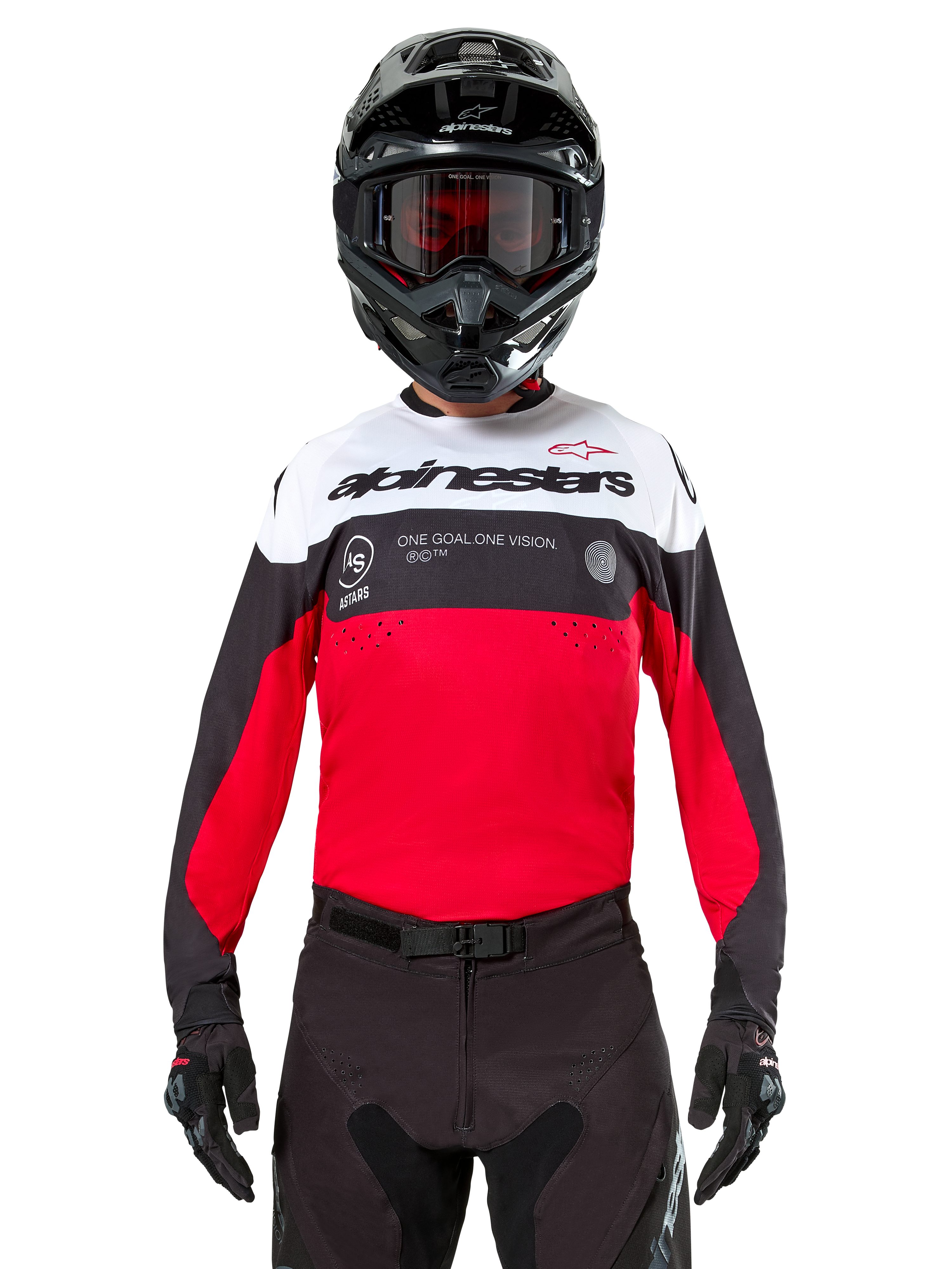 Alpinestars Pro-Dura Jersey, jersey de motocross, negro, rojo brillante y blanco, usado con casco y gafas negros, diseño deportivo con logotipo llamativo de Alpinestars y perforaciones láser, equipo de alto rendimiento para enduro y carreras off-road