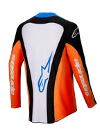 Alpinestars Techstar Melt Jersey 2025, jersey de motocross, vista posterior, naranja, blanco y negro con detalles azules, panel central blanco con logotipo azul, mangas naranjas con branding blanco, equipamiento de alto rendimiento para off-road