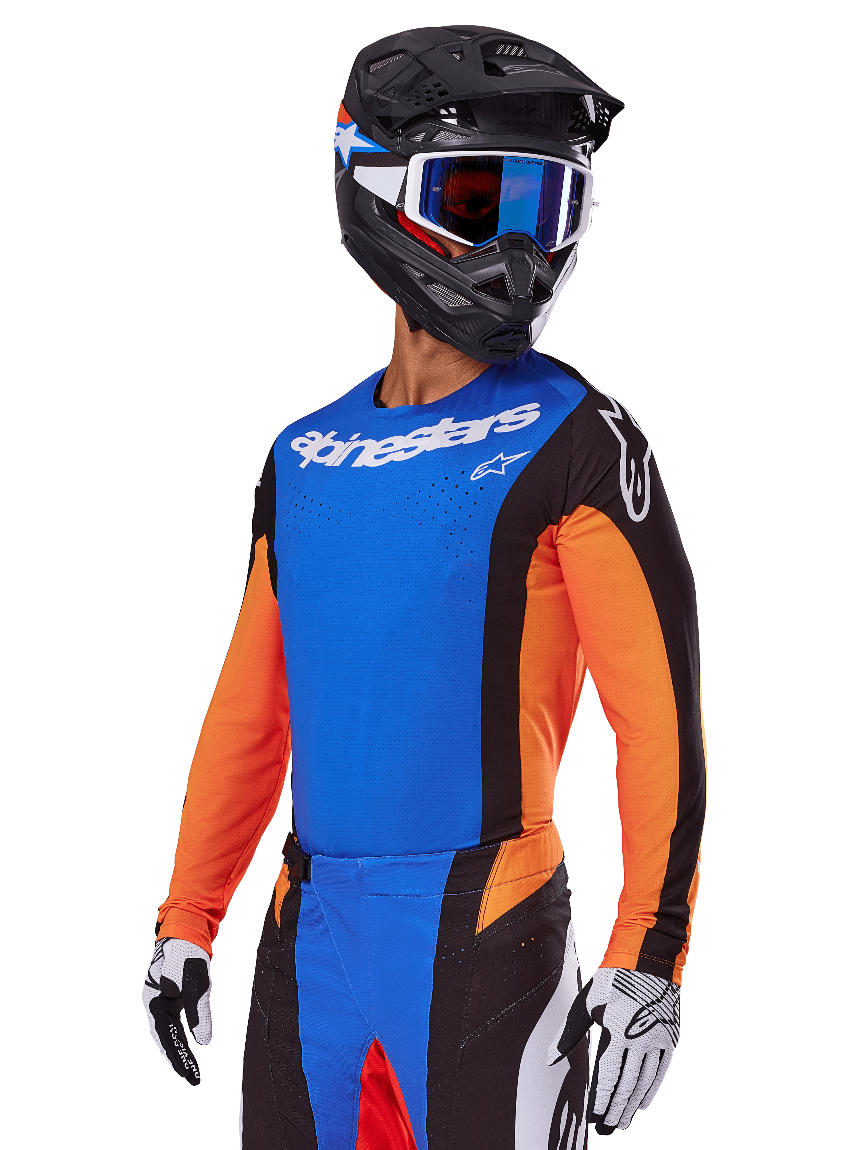 Alpinestars 2025 Techstar Melt Gear Set, piloto de motocross con jersey azul, mangas naranjas y paneles laterales negros, pantalones a juego en azul y negro, casco negro con gafas azules, guantes blancos y negros, equipación de motocross de ajuste atlético de competición