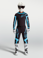 Jersey Supertech Vesta y Supertech Vesta Gear Set, equipo de motocross para hombre, negro y turquesa con botas y casco blancos, diseño Alpinestars para rendimiento profesional