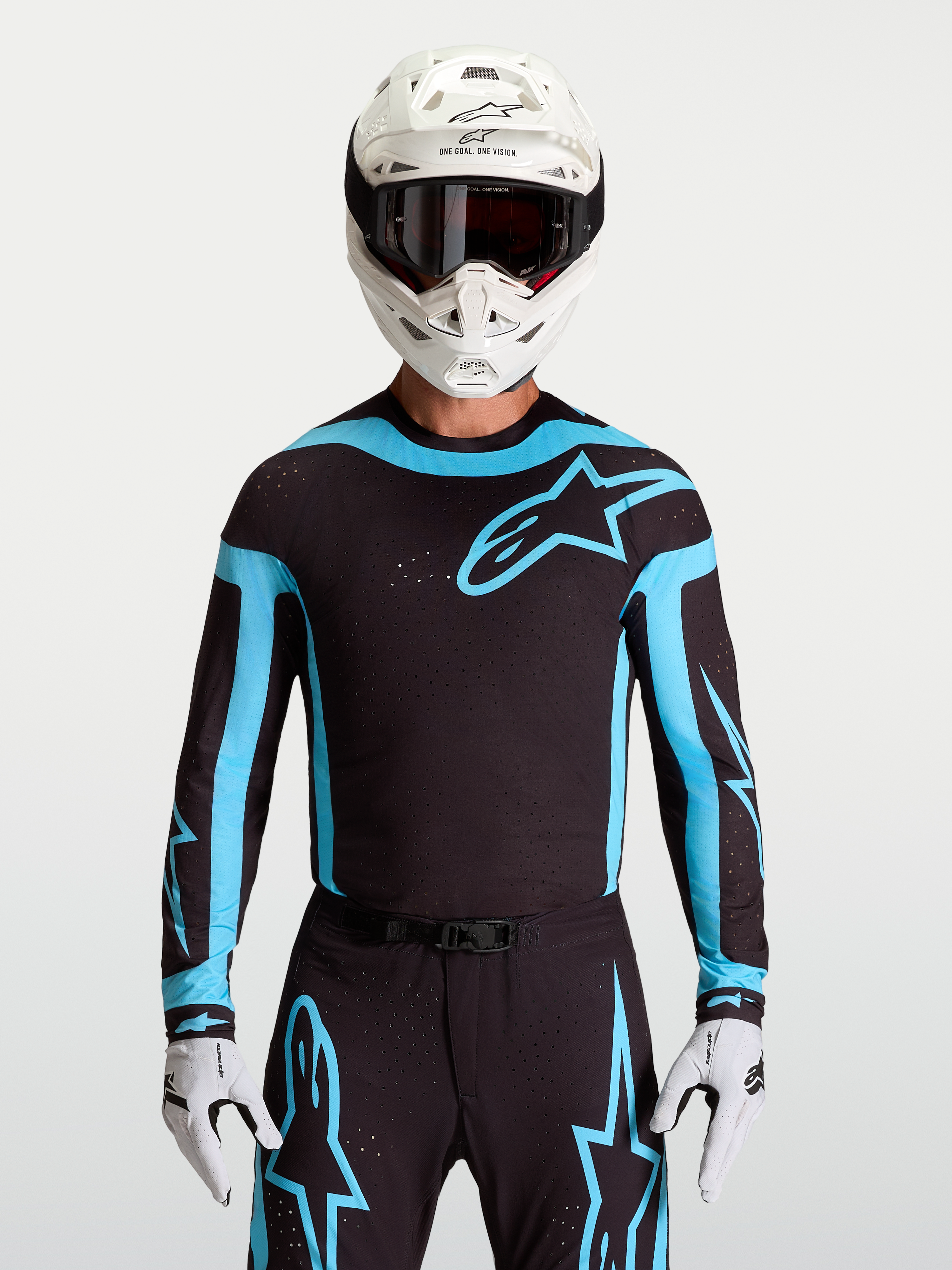 Jersey Supertech Vesta de Alpinestars, jersey de motocross para hombre, negro y turquesa con ventilaciones láser transpirables.