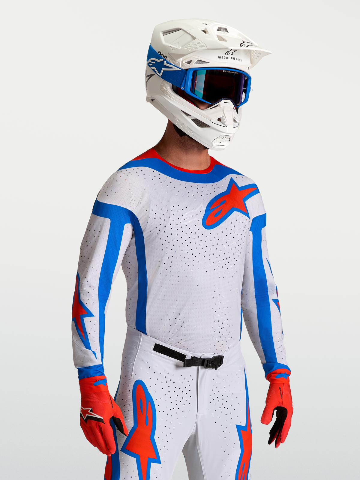 Jersey Alpinestars Supertech Vesta, jersey de motocross blanco y rojo con malla elástica y ajuste atlético profesional