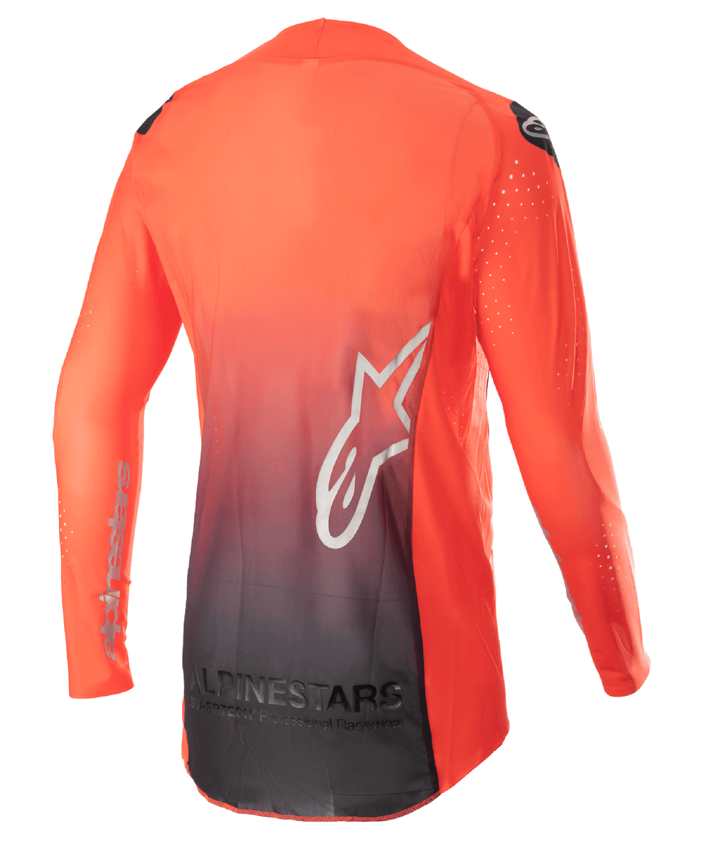 Alpinestars 2023 Supertech Risen Jersey, jersey de motocross, naranja intenso y negro, vista trasera con un diseño de degradado de naranja a negro, logotipo de estrella blanca grande en la espalda y tejido de malla transpirable para rendimiento off-road.