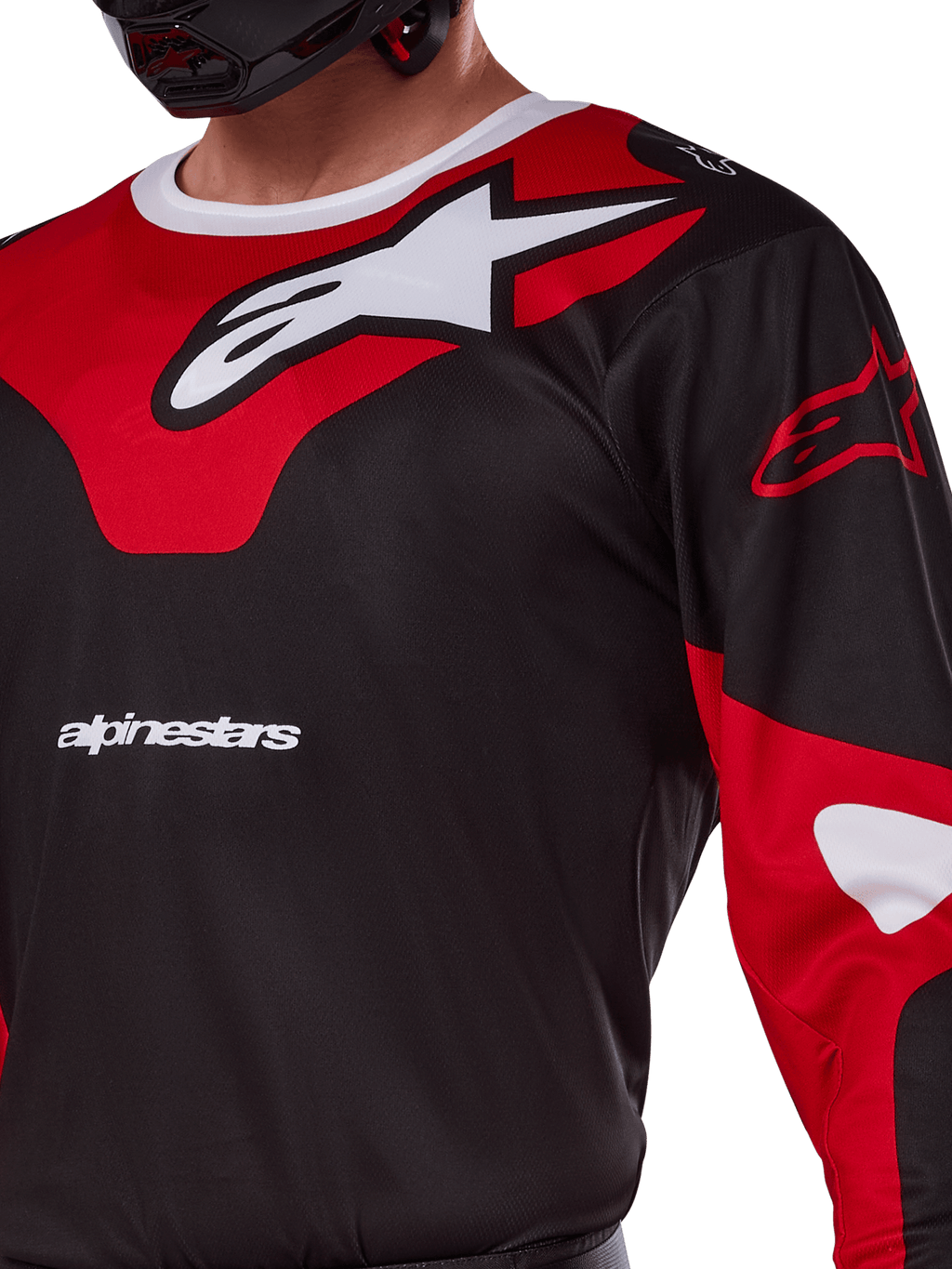 Alpinestars Racer Veil Jersey 2025, jersey de motocross, negro y rojo brillante, primer plano con un gran logotipo de Astars en blanco sobre un panel rojo en el pecho, texto de la marca en blanco y tejido técnico que absorbe la humedad