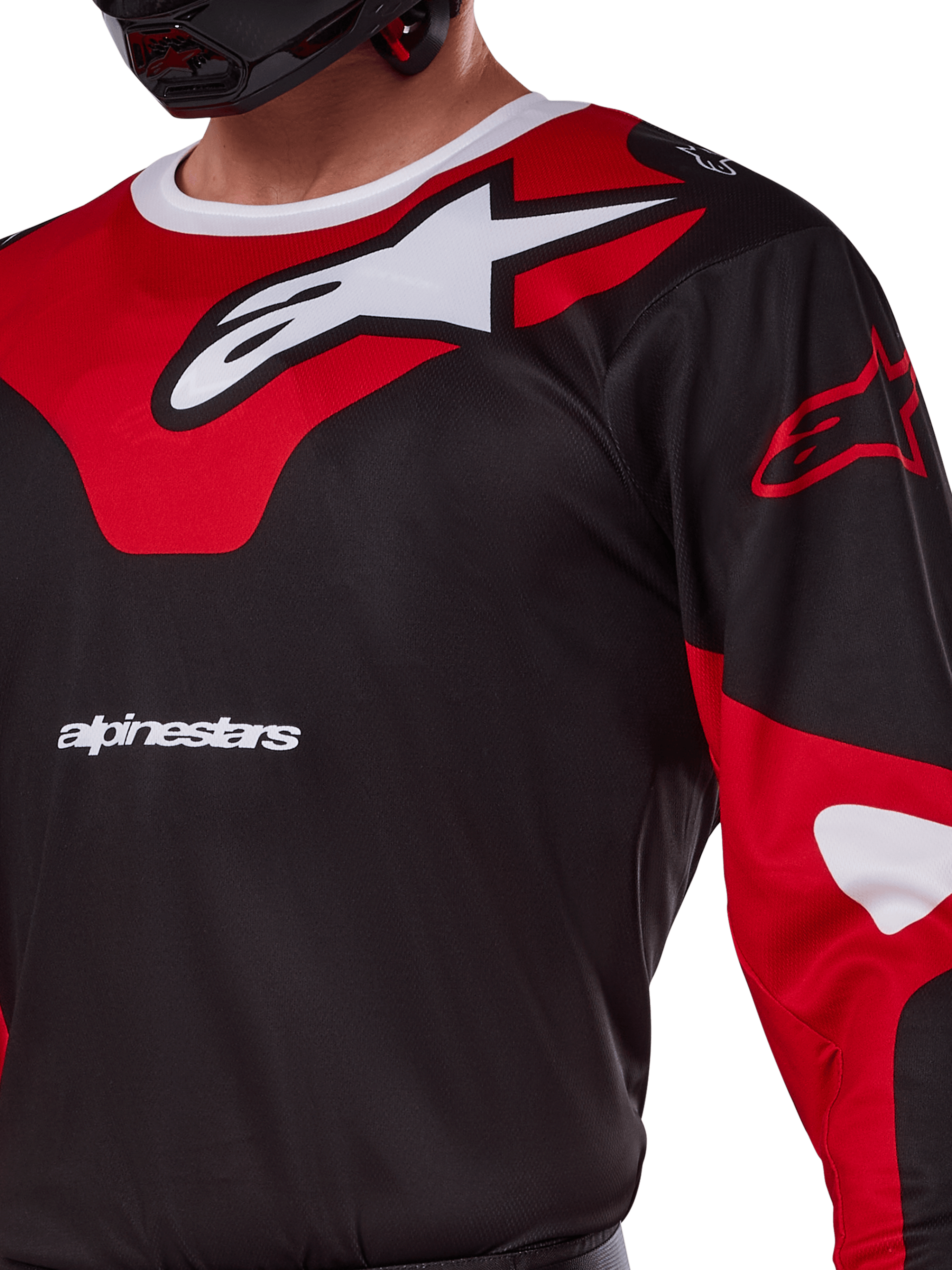 Alpinestars Racer Veil Jersey 2025, jersey de motocross, negro y rojo brillante, primer plano con un gran logotipo de Astars en blanco sobre un panel rojo en el pecho, texto de la marca en blanco y tejido técnico que absorbe la humedad