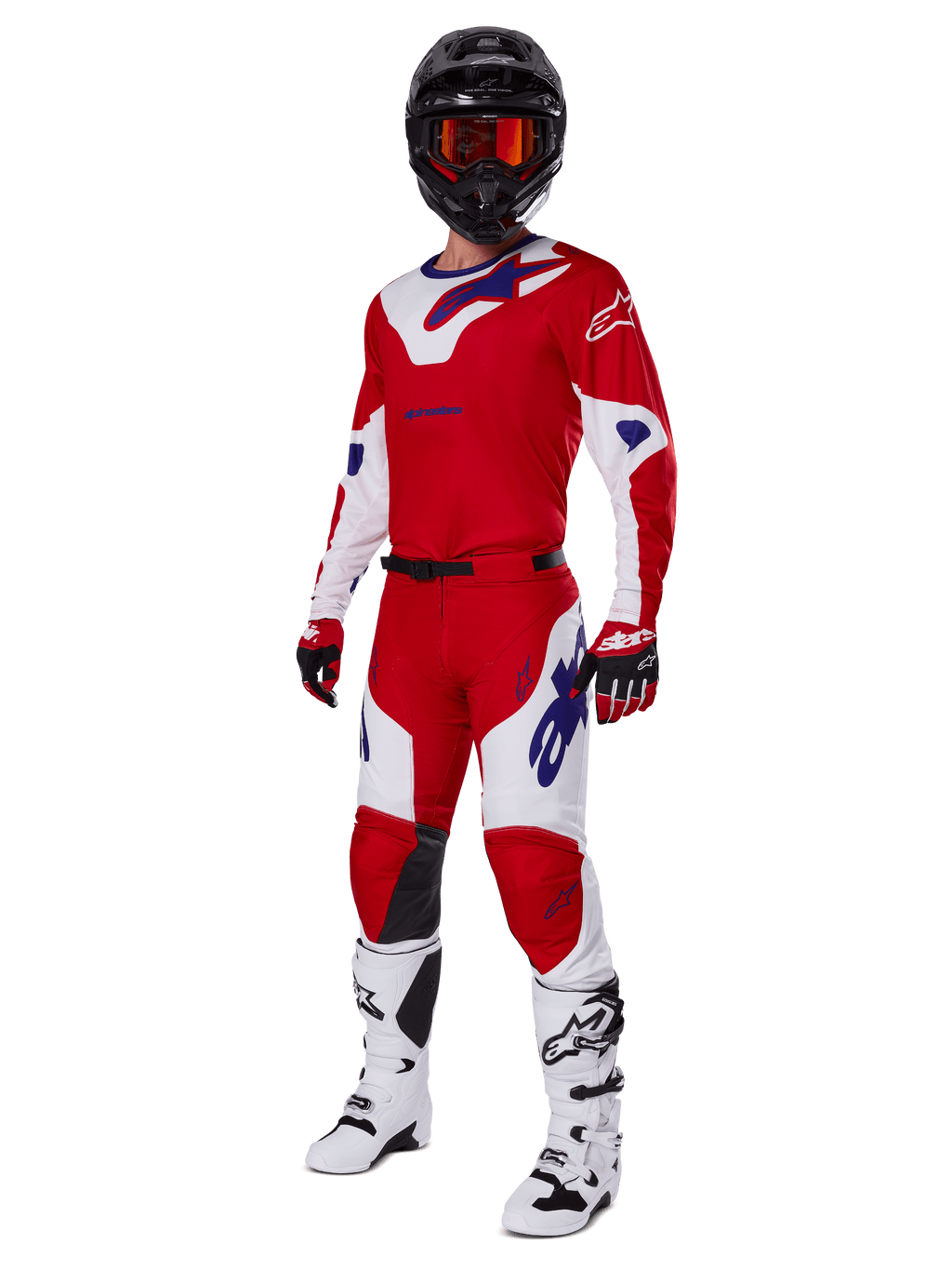 Alpinestars 2025 Racer Veil Gear Set, equipo de carreras de motocross, rojo brillante y blanco con detalles del logo en azul, usado con casco negro, guantes rojos y botas blancas, conjunto protector completo para rendimiento todoterreno