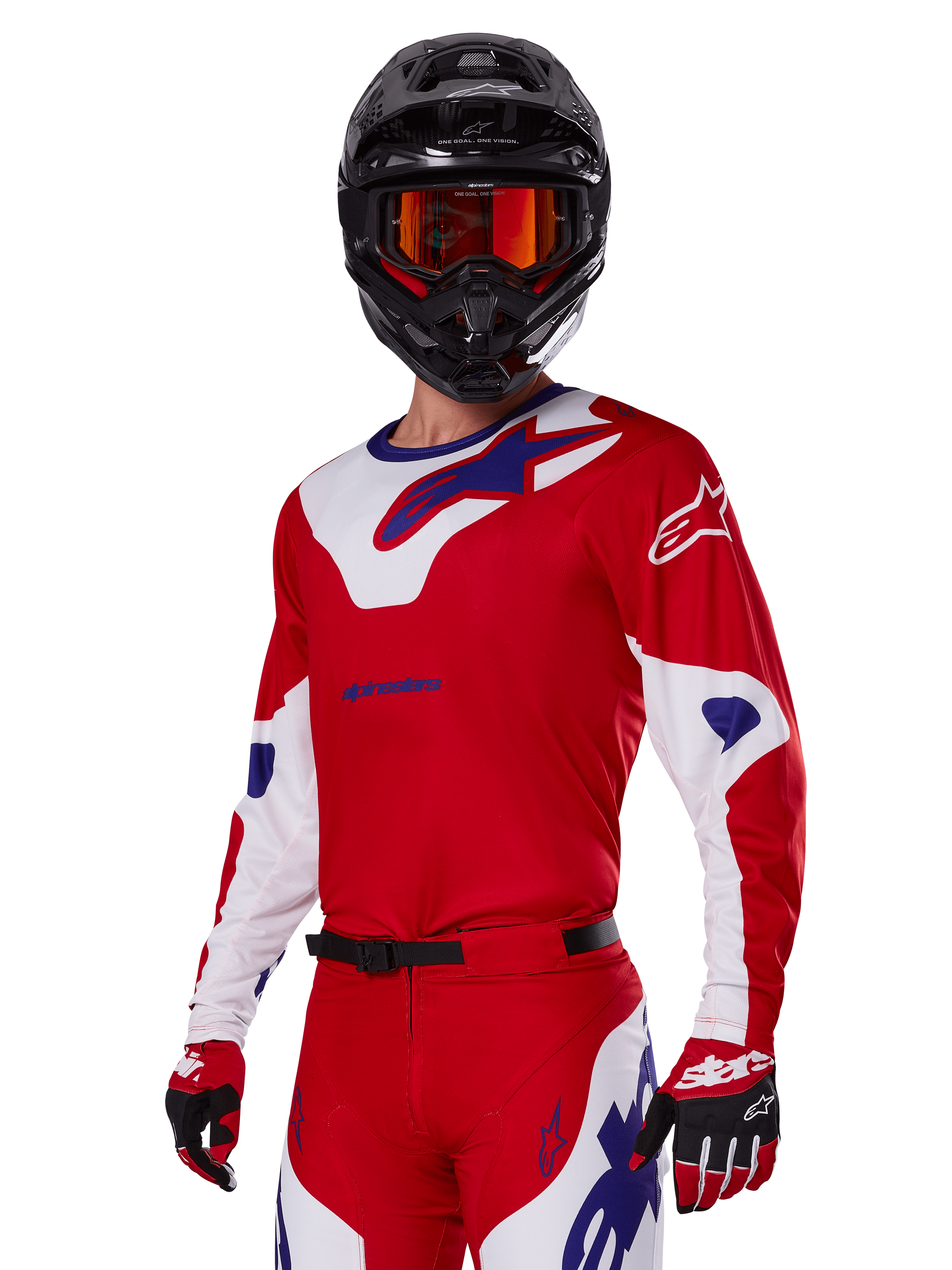 Alpinestars 2025 Racer Veil Gear Set, piloto de motocross con jersey y pantalones de carreras en rojo, blanco y azul, casco negro con gafas de espejo naranja, guantes rojos y blancos, equipamiento off-road de alto rendimiento con logotipos de la marca