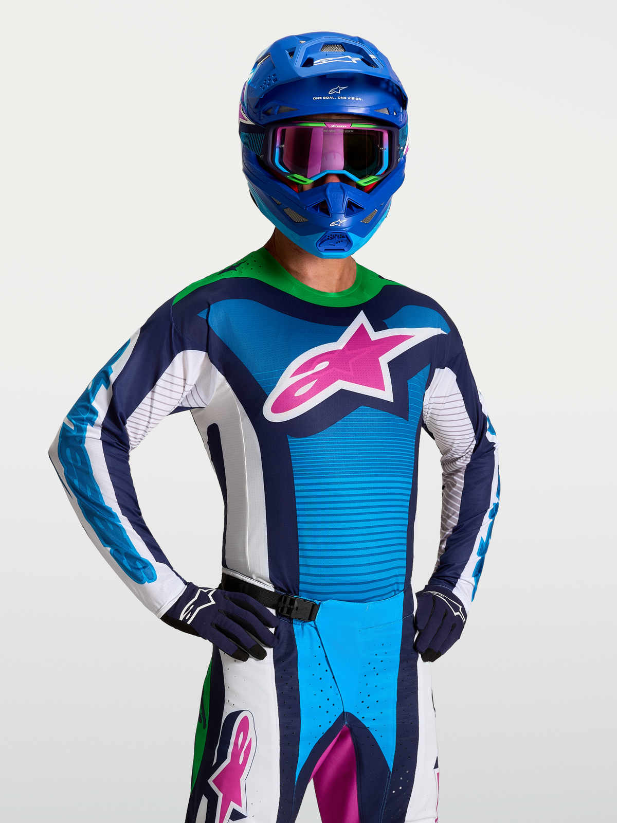 Jersey Techstar Maven de Alpinestars, jersey de motocross para hombre en azul y blanco, con logotipo de estrella rosa y cuello verde flúor, ropa técnica para carreras off-road.