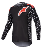 Alpinestars Supertech North Jersey 2023, camiseta de motocross, negro y rojo neón, manga larga con patrón de motas blancas, logotipos de estrella rojos y blancos en el pecho y los hombros, malla ligera de alto rendimiento con ajuste atlético de competición