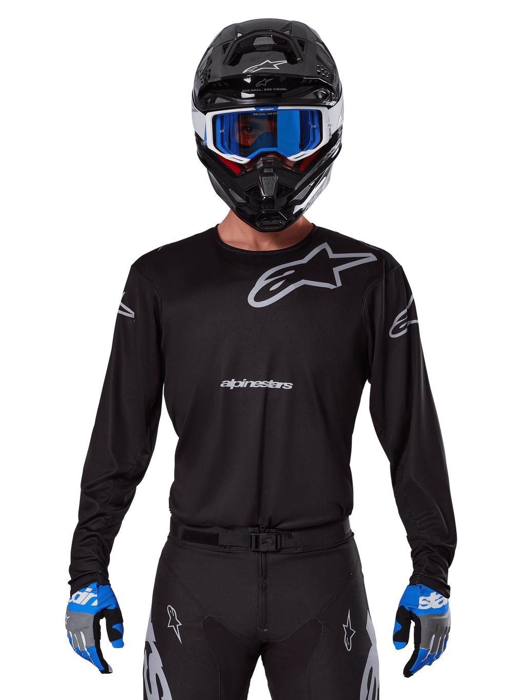 Alpinestars 2025 Racer Graphite Jersey, equipo de competición de motocross, negro con logotipos grises, usado con un casco negro a juego, gafas azules y guantes azules y grises, diseño de rendimiento ajustado con logotipos en el pecho y los brazos