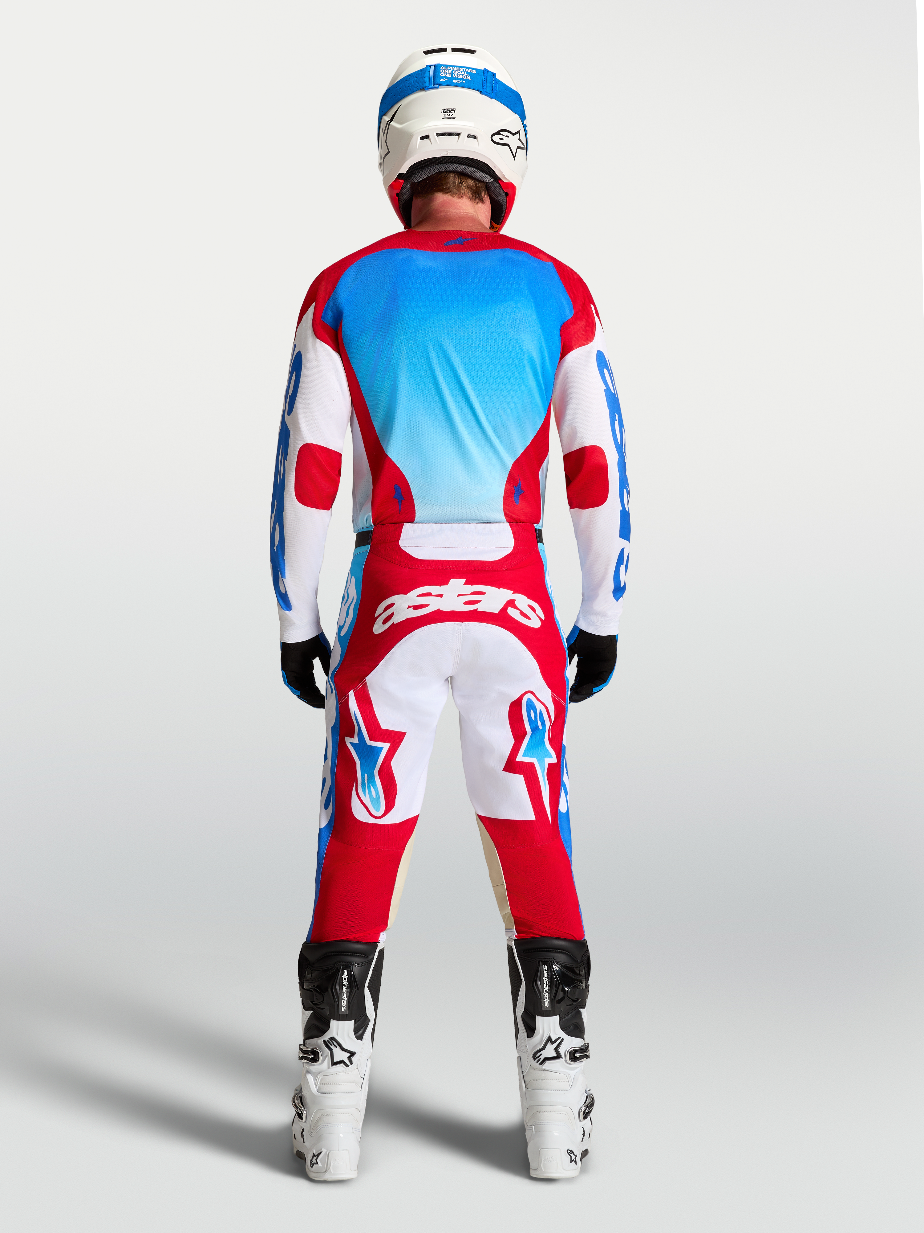 Alpinestars jersey Racer Hunt, jersey de motocross para hombre, rojo, blanco y azul, polifabricado, vista trasera en modelo