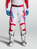 Alpinestars Pantalones Racer Hunt, pantalones de motocross para hombre, blancos y rojos con detalles en azul, diseño precurvado ergonómico y paneles de cuero en las rodillas, equipo de alto rendimiento todoterreno.
