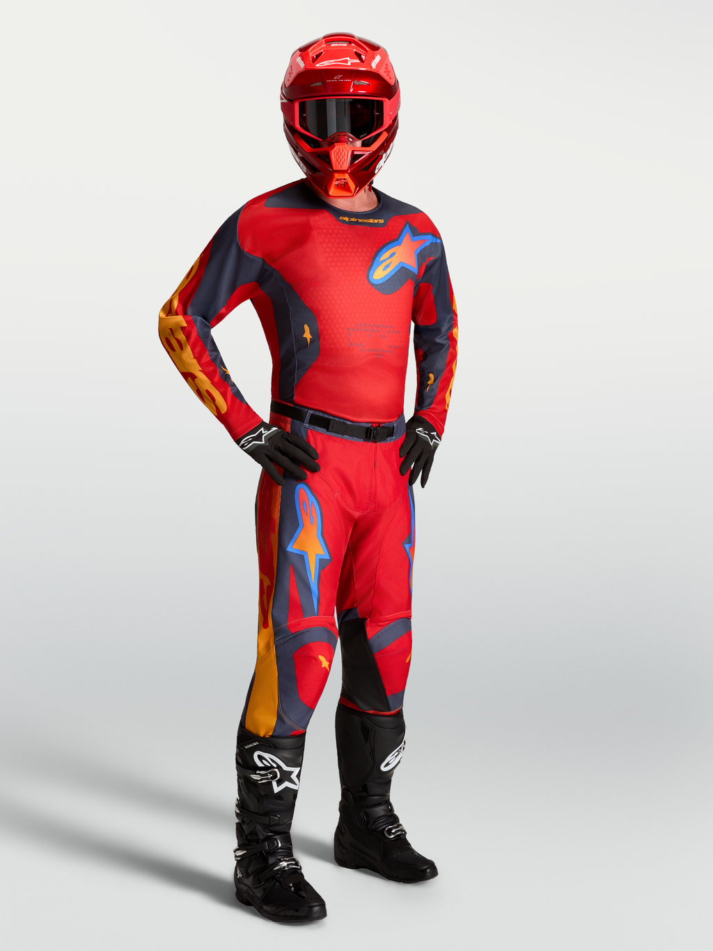 Alpinestars Racer Hunt, conjunto de motocross para hombre en rojo y gris con construcción duradera para competición.