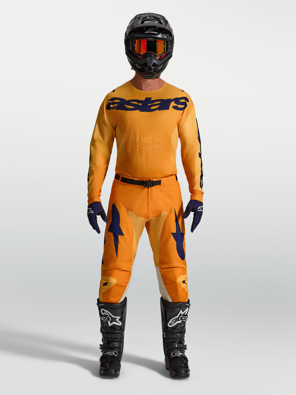 Alpinestars Racer Amber 2027, conjunto de MX para hombre, naranja y azul profundo, con jersey, pantalones y botas a juego