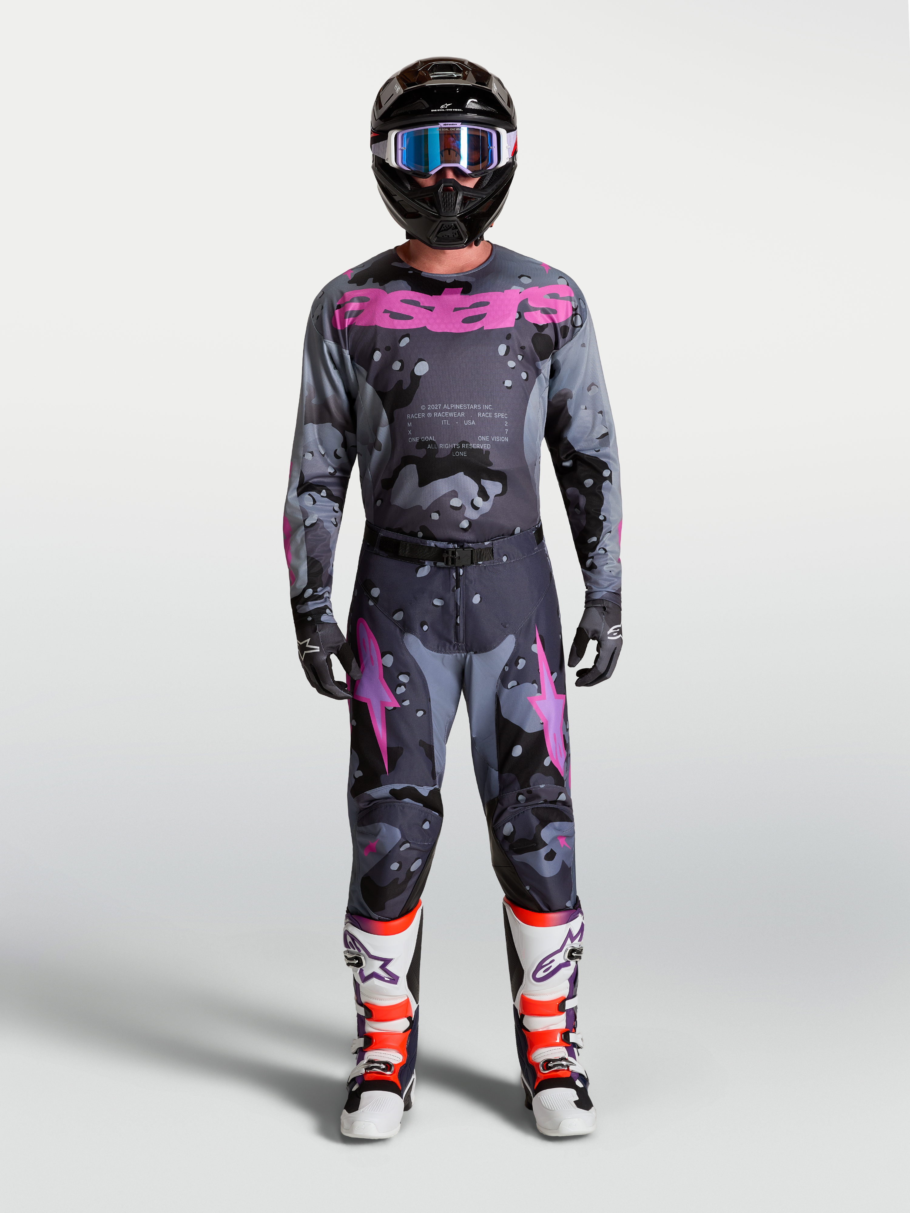 Alpinestars Racer Lone, jersey de motocross para hombre, camuflaje gris y morado, con casco y botas de protección