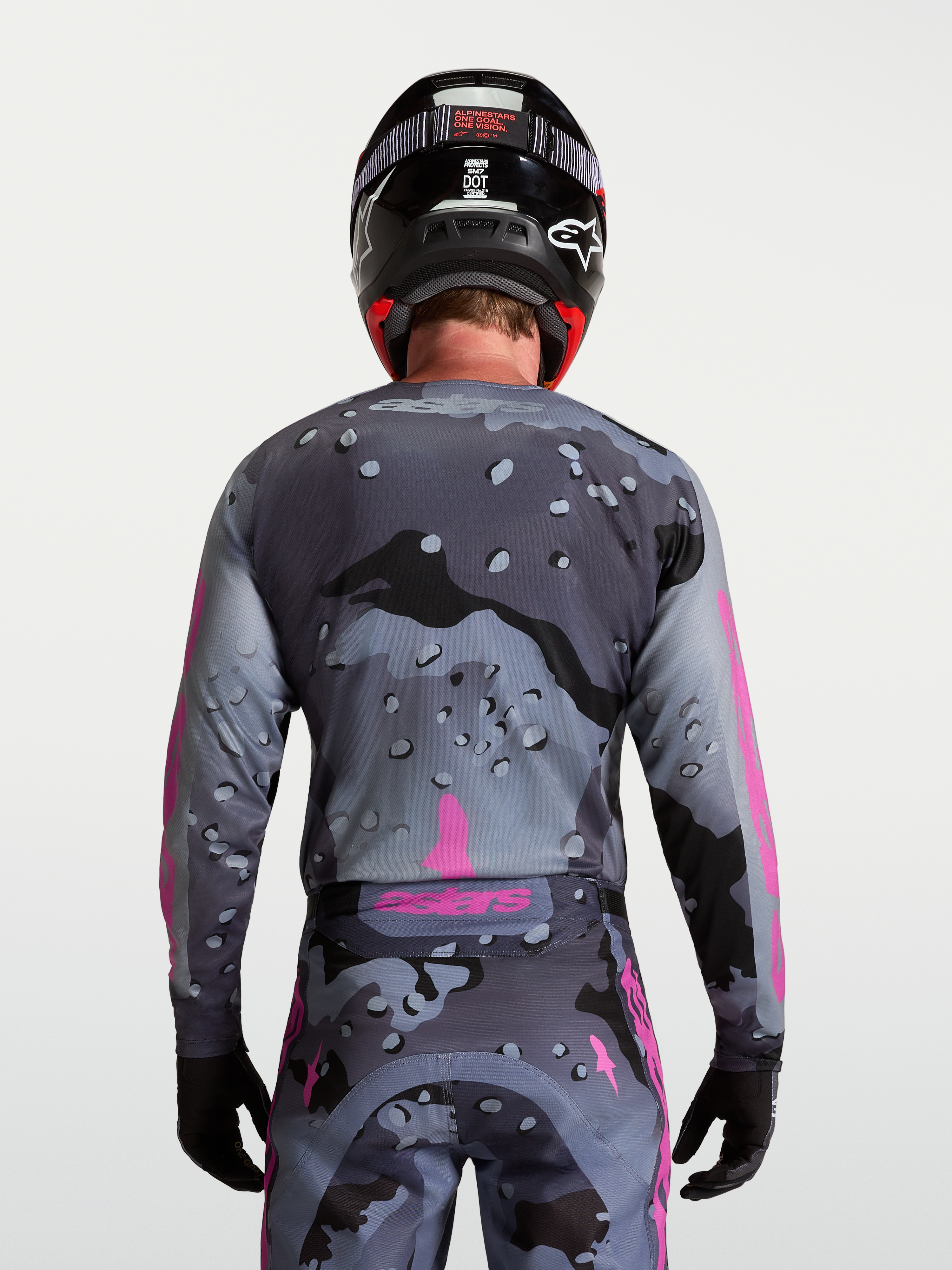 Jersey Racer Lone de Alpinestars, jersey de motocross para hombre, gris camuflaje y morado, vista trasera, transpirable