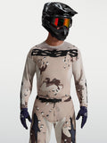 Alpinestars Jersey Racer Lone de motocross para hombre, camuflaje desierto y negro, en modelo con casco y gafas