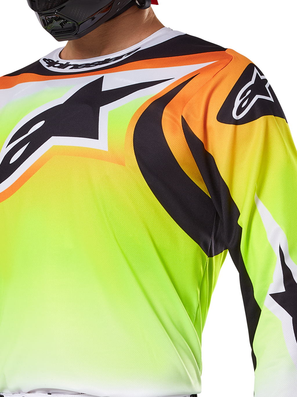 Alpinestars 2025 Fluid Wurx Jersey, jersey de motocross en color amarillo neón con detalles naranja y negro, diseño deportivo con logotipos de la marca, equipamiento de alto rendimiento para pilotos de motocross y off-road.