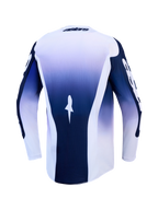Jersey Racer Air Amber de Alpinestars, jersey de motocross para hombre en color azul y blanco, vista posterior con construcción de malla transpirable y dobladillo trasero extendido para mayor cobertura en conducción off-road.