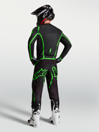 Jersey Fluid Apex V2 de Alpinestars, equipo de motocross para hombre, negro y verde flúor, vista trasera con pantalones a juego