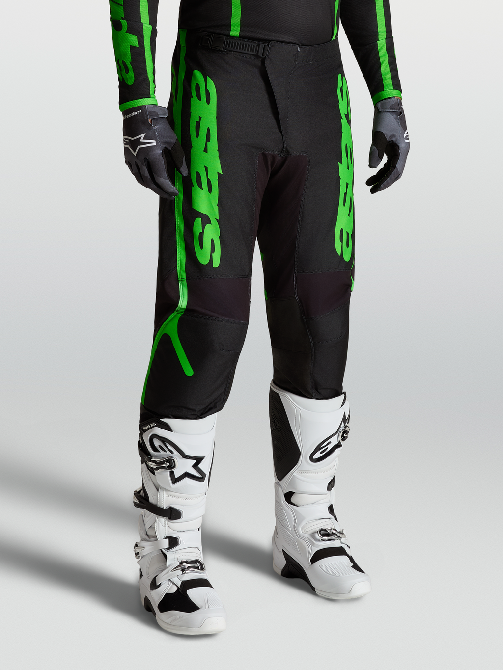 Alpinestars Pantalones Fluid Apex V2, equipo de motocross para hombre, negros y verdes fluorescentes, polifabric 600D reforzado, diseño off-road con piernas precurvadas