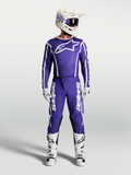 Alpinestars Jersey Fluid Apex V2 y Fluid Apex V2 gear set, conjunto de motocross azul y blanco con casco y botas blancas