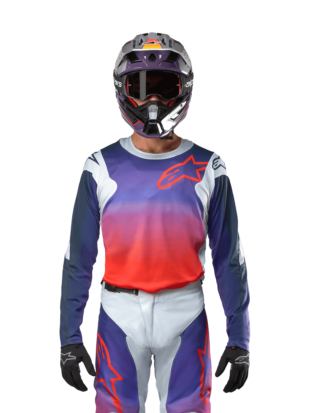Alpinestars 2024 Racer Hoen Jersey en gris claro, naranja intenso y negro, jersey de motocross usado por un piloto con equipamiento a juego, con un vibrante degradado de colores y el logotipo de la estrella de Alpinestars en el pecho, diseñado para el rendimiento fuera de carretera.