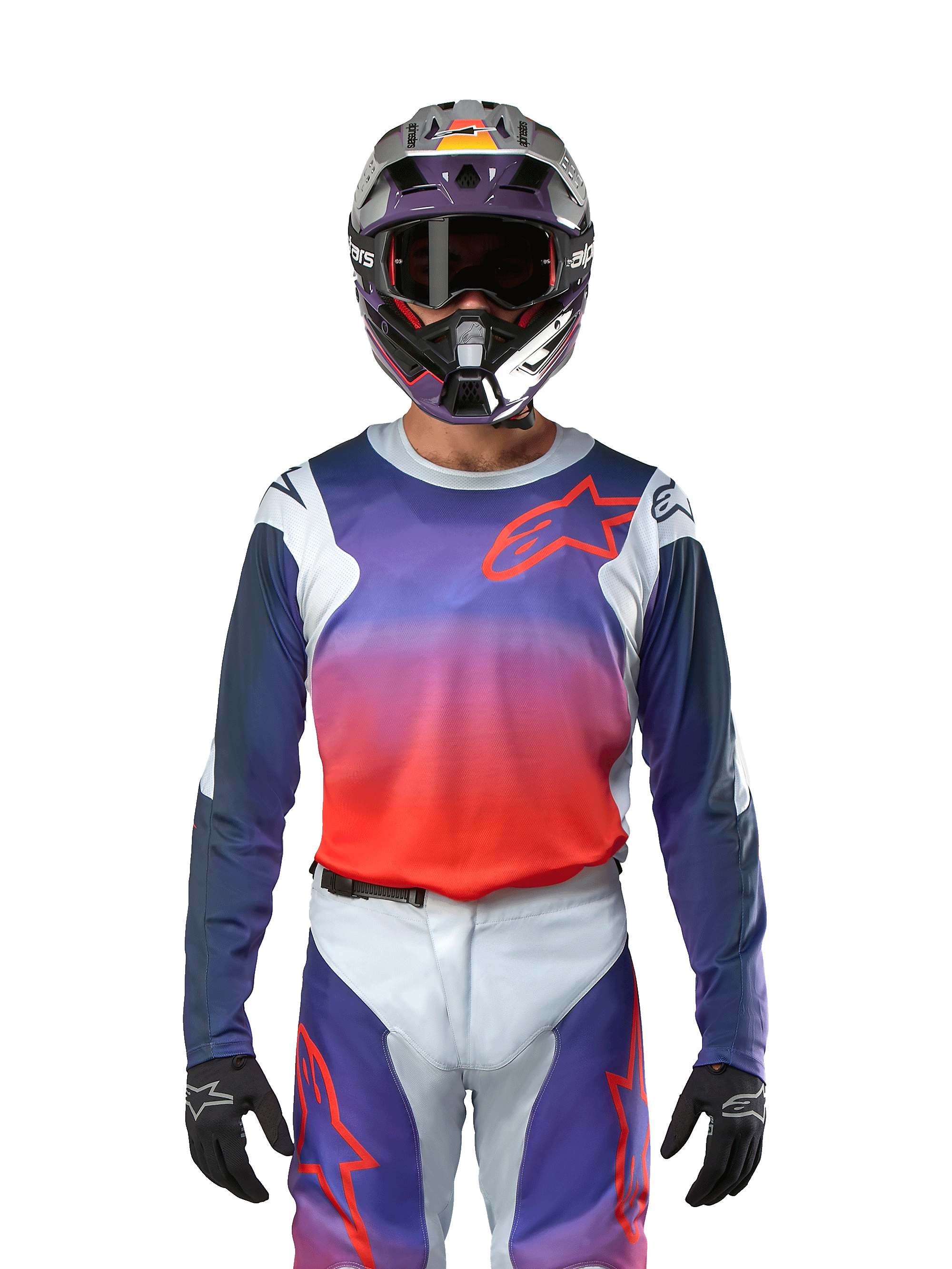 Alpinestars 2024 Racer Hoen Jersey en gris claro, naranja intenso y negro, jersey de motocross usado por un piloto con equipamiento a juego, con un vibrante degradado de colores y el logotipo de la estrella de Alpinestars en el pecho, diseñado para el rendimiento fuera de carretera.