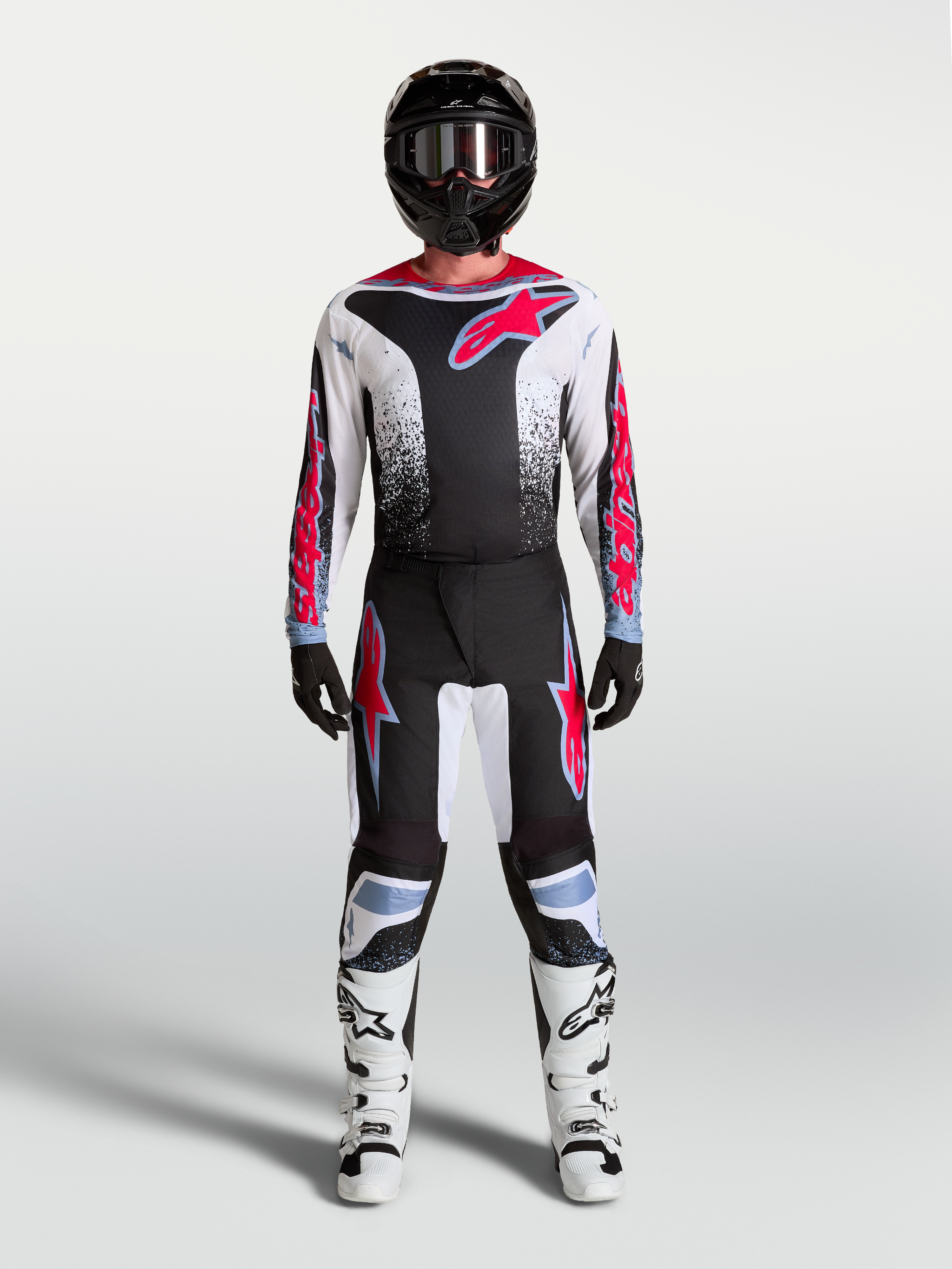Alpinestars Jersey Fluid Drag y Fluid Drag Gear Set, conjunto de motocross para hombre, negro, blanco y rojo, equipo técnico para rendimiento off-road.