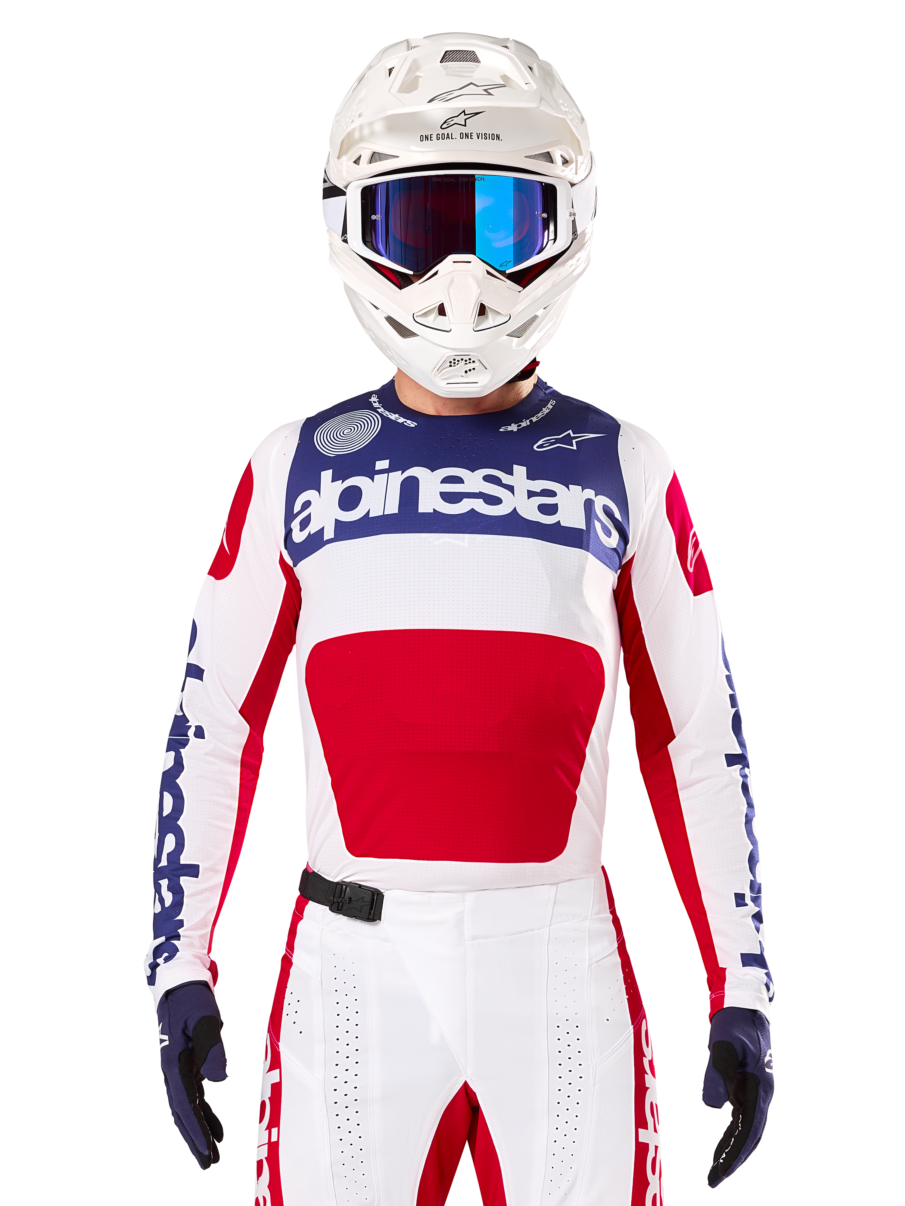 Alpinestars Limited Edition Techstar Fortitude Jersey, jersey de motocross para carreras, blanco, rojo y azul, usado con pantalones y casco a juego, con la marca Alpinestars y el lema One Goal One Vision, detalles perforados y diseño estilizado para rendimiento en todoterreno