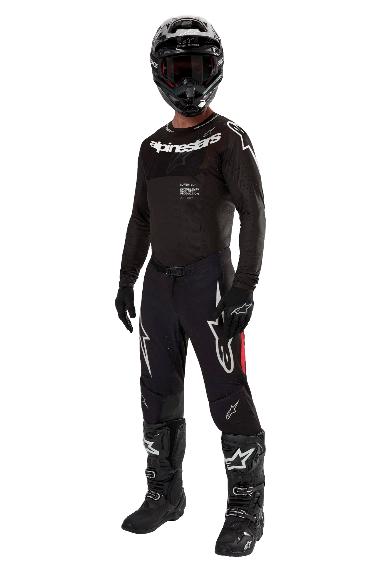 Piloto de motocross con equipamiento de competición completo, Jersey Supertech Ward 2024 en color Black Red Berry, jersey negro con logotipos de Alpinestars en blanco, pantalones negros con paneles laterales rojos y grandes logotipos Astars en blanco, casco, guantes y botas negros, conjunto coordinado de nivel profesional para carreras off-road