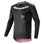Alpinestars 2024 Supertech Ward Jersey, jersey de motocross, negro y rojo berry, con logotipos de Alpinestars blancos en el pecho y el cuello, perforaciones de ventilación cortadas con láser en las mangas y los costados, y un ajuste de carrera de alto rendimiento con detalles interiores en rojo baya.