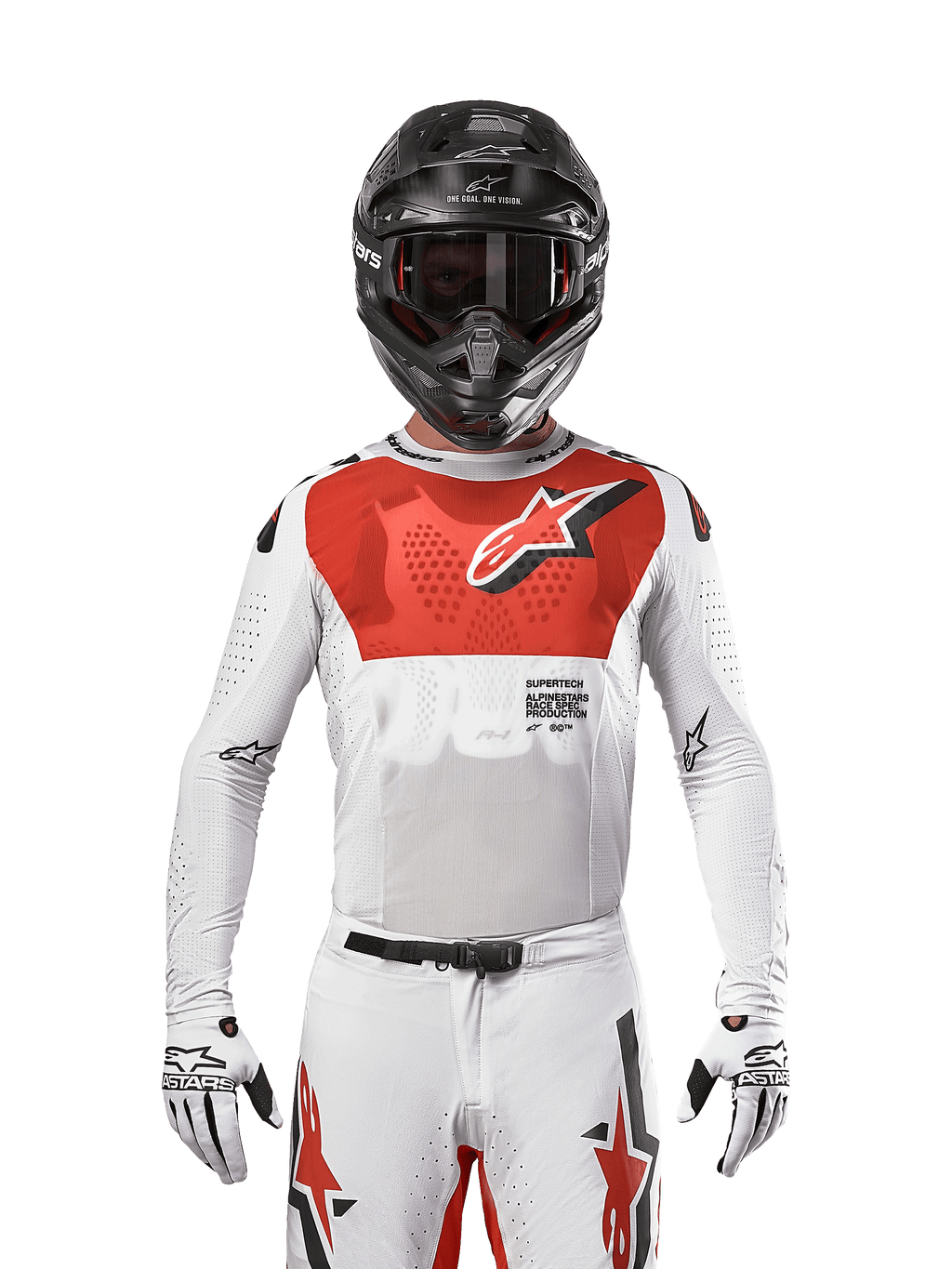 Piloto de motocross con el jersey Alpinestars Supertech Ward 2024 en White Hot Orange, jersey de malla elástica blanca con un gráfico rojo prominente en el pecho y el logo, casco negro con gafas oscuras, guantes blancos, equipamiento de nivel profesional para rendimiento off-road
