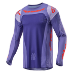 Alpinestars 2024 Techstar Ocuri Jersey, jersey de motocross, morado y naranja intenso, ajuste deportivo de manga larga con perforaciones cortadas con láser, logotipos en naranja llamativo en el pecho y las mangas, tejido de poliéster que absorbe la humedad para carreras fuera de pista