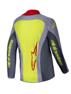 Alpinestars 2025 Youth Racer Melt Jersey, jersey de motocross juvenil, rojo brillante y gris con acentos en amarillo neón, vista posterior que muestra un gran panel amarillo neón con el logotipo de Alpinestars en rojo, mangas grises con letras amarillas y cuello rojo, prenda técnica ligera para carreras off-road