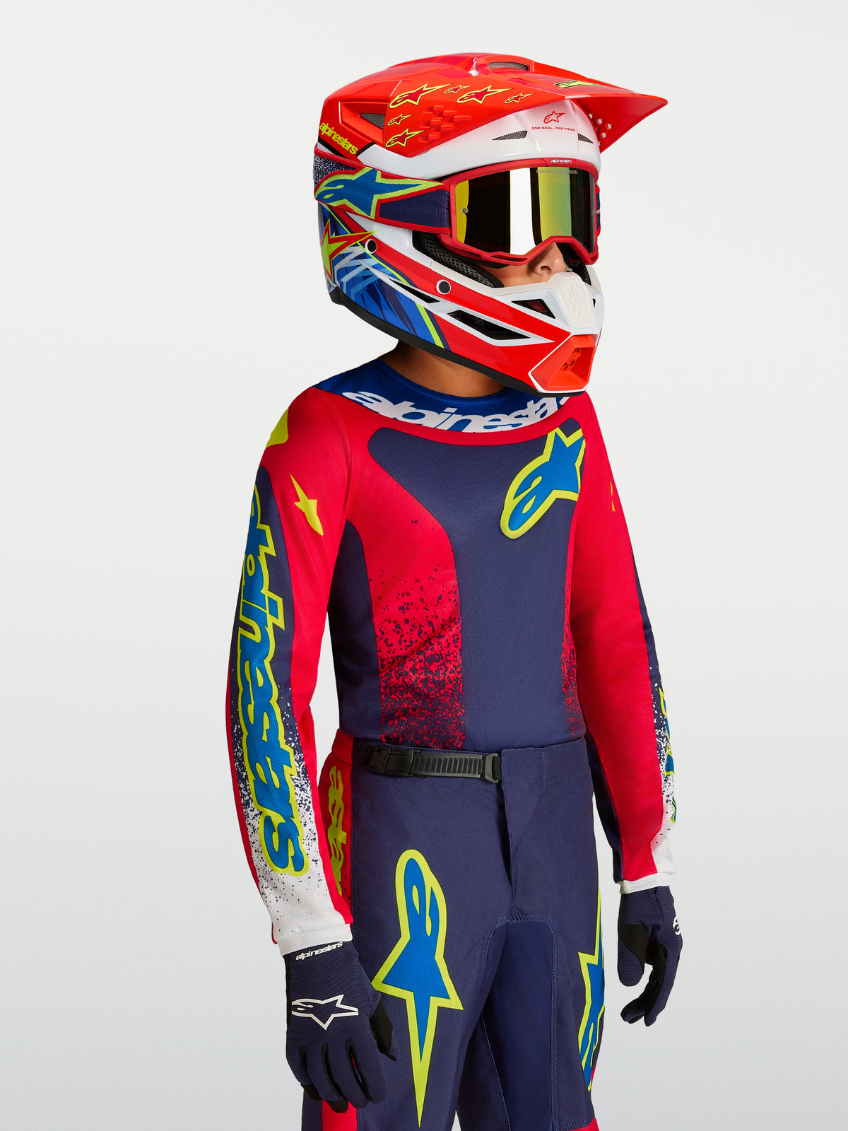 Alpinestars Jersey Fluid Drag Juvenil, jersey de motocross para niños en azul marino y rojo fuego con casco a juego