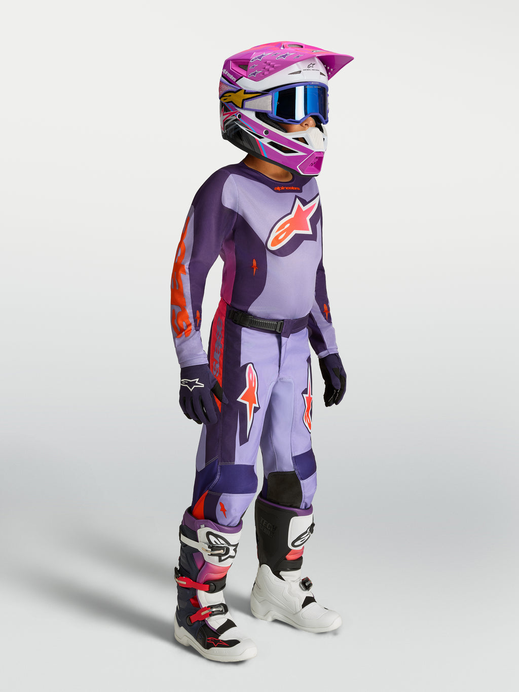 Alpinestars Youth Fluid Hunt Gear Set, conjunto de motocross juvenil morado y rosa flúor, piloto off-road con casco y botas