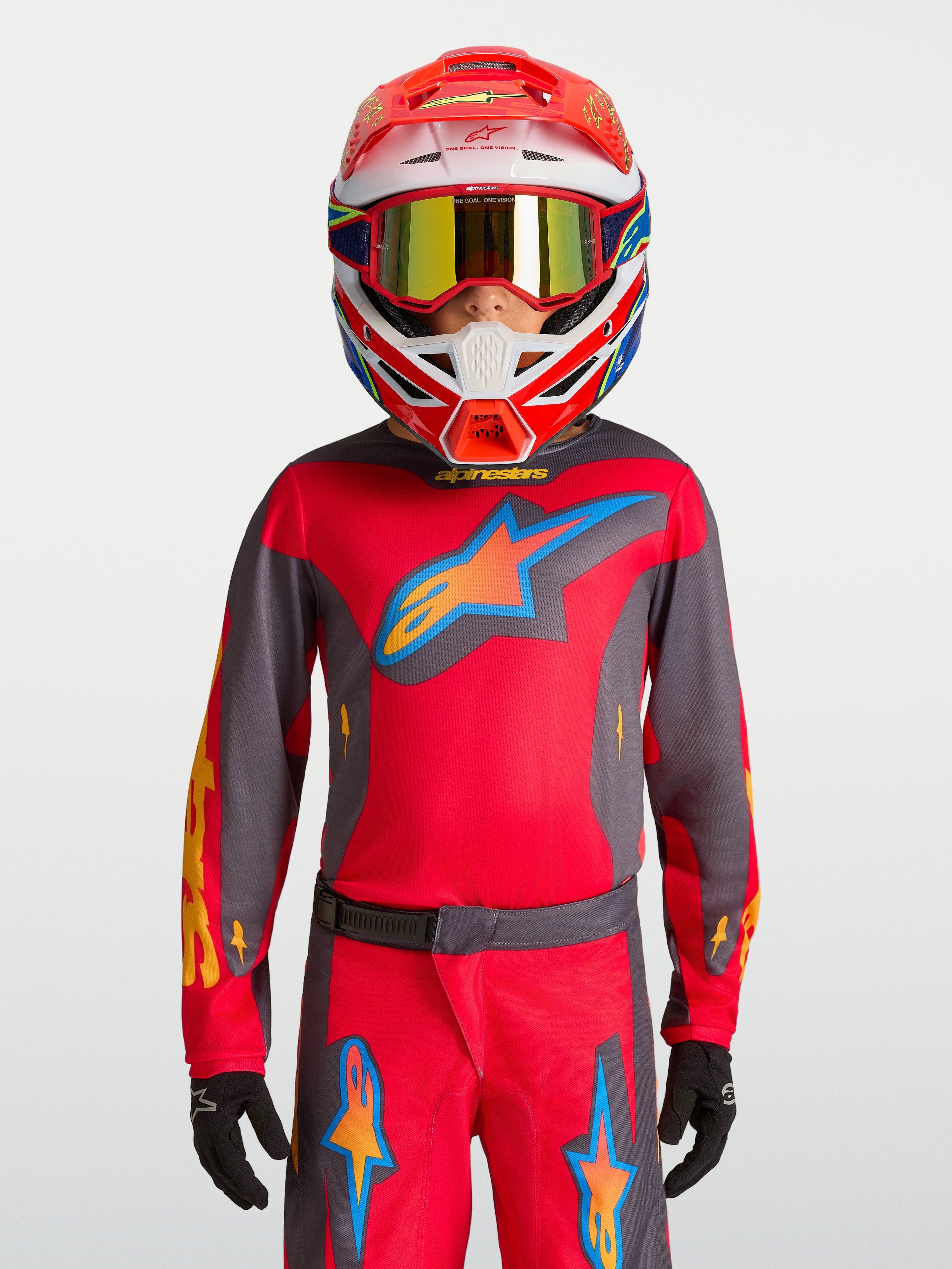 Alpinestars Jersey Fluid Hunt Juvenil, equipo de motocross rojo y gris, modelo con casco de carreras