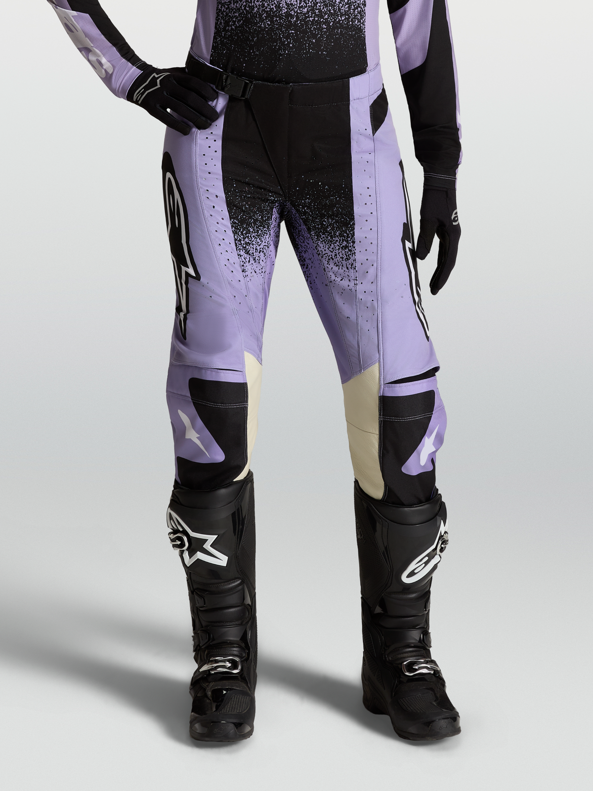 Alpinestars Stella Techstar Swan, pantalones de motocross para mujer, violeta claro y negro con detalles en cuero crema, botas off-road