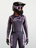 Jersey Alpinestars Stella Fluid Apex V2, equipo de motocross para mujer en gris y rosa con un ajuste atlético ergonómico.