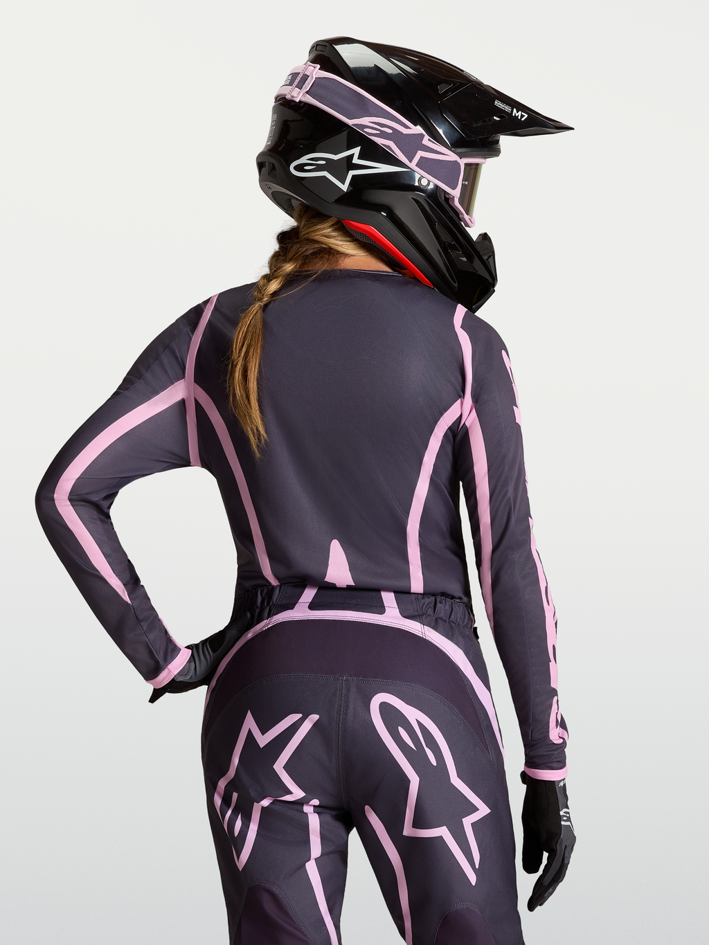Alpinestars Stella Fluid Apex V2 Jersey, jersey de motocross para mujer, gris y rosa, con casco a juego