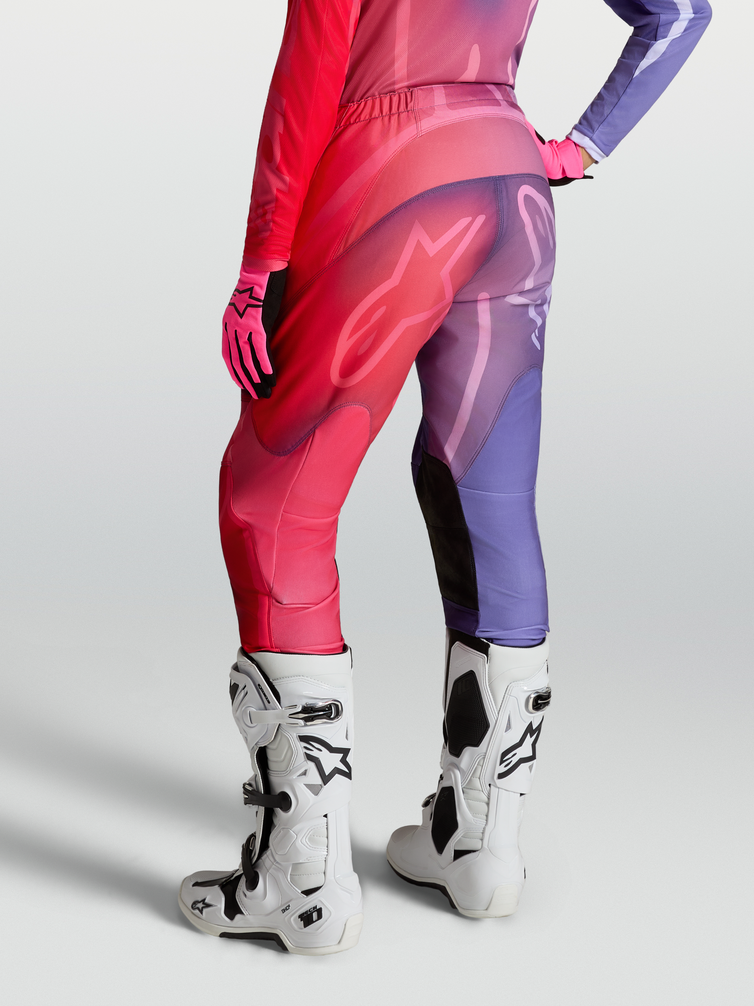 Alpinestars Stella Fluid Kepler, pantalones de motocross para mujer, morados y rojos, con diseño de piernas precurvadas, paneles elásticos y ajuste deportivo para conducción off-road