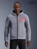 Alpinestars Sudadera Chrome V2 Sport, sudadera de moto urbana para hombre, gris melange y rojo flúor, vista frontal en un modelo que muestra la construcción de forro polar técnico y diseño con cremallera