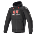 Alpinestars FQ20 Chrome Ignition Monster Hoodie, sudadera de moto negra con cremallera, logotipo '20' rojo y blanco en el pecho, marca Alpinestars, cordones rojos, logotipo blanco en el hombro, garra de Monster Energy en la manga, equipamiento protector para conducción urbana