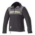 Alpinestars Sherpa Hoodie, sudadera técnica para moto, gris oscuro y negro, logotipo en amarillo flúor en el pecho, estilo anorak con capucha y media cremallera, chaqueta de conducción urbana de softshell