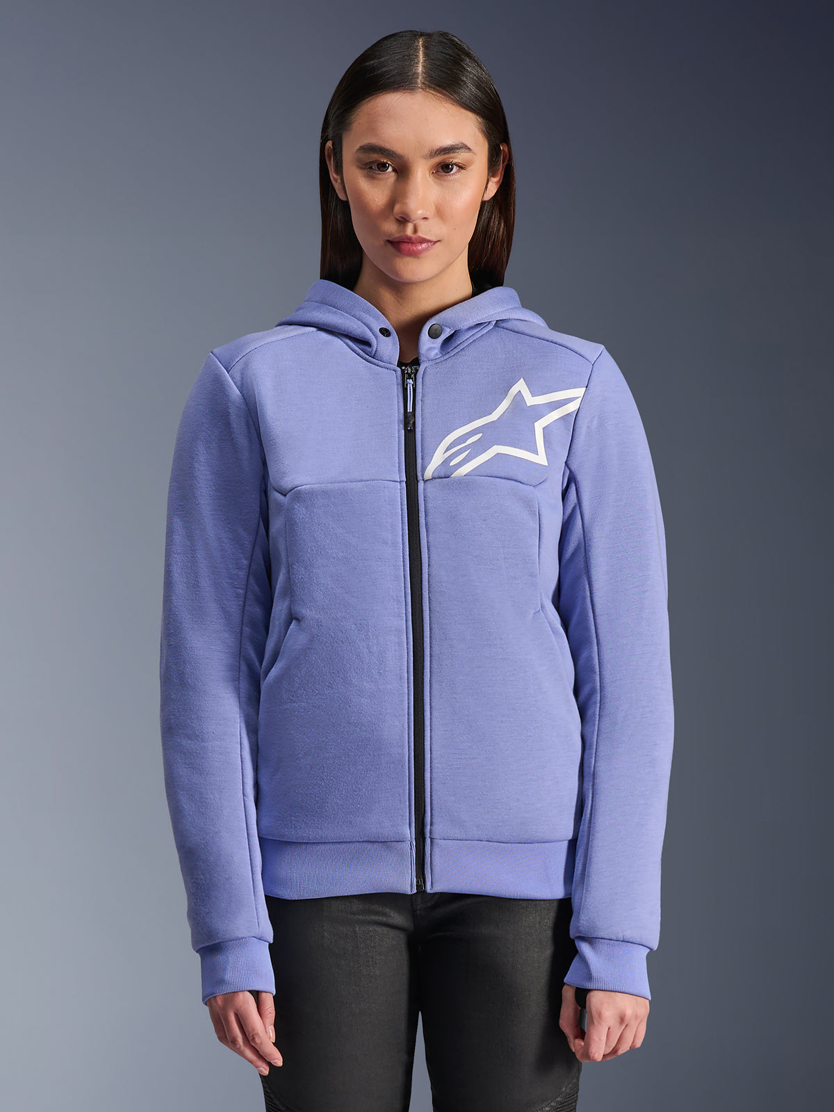 Alpinestars Stella Chrome V2 Sport Hoodie, sudadera de moto para mujer, azul violeta con logotipo de estrella blanca, cremallera frontal completa, cierre de capucha con botones a presión, material de forro polar técnico para conducción urbana, chaqueta de moto protectora casual