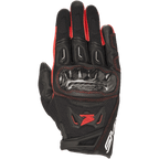 Guantes Alpinestars Honda SMX-2 Air Carbon V2, guantes deportivos para moto, negro y rojo, con protector de nudillos de fibra de carbono, estructura de malla 3D y cuero, logotipo de ala de Honda y costuras en rojo, diseño de puño corto para conducción urbana de alto rendimiento.
